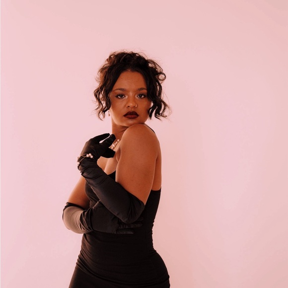 Meet your Posher, Tiana - Picture 1 of 1